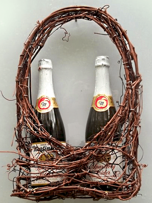 rustic-wedding-wine-basket-two-bottle-holder-min